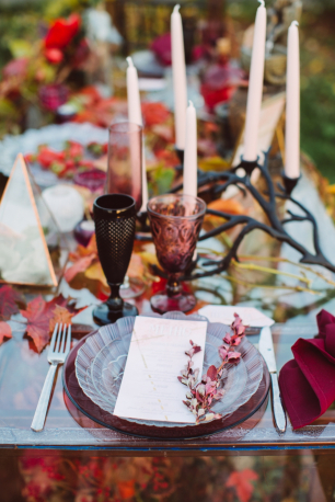 Идея сервировки стола для осенней свадьбы